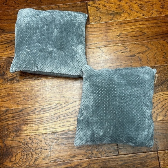 Koolaburra by UGG throw pillows - Picture 1 of 4